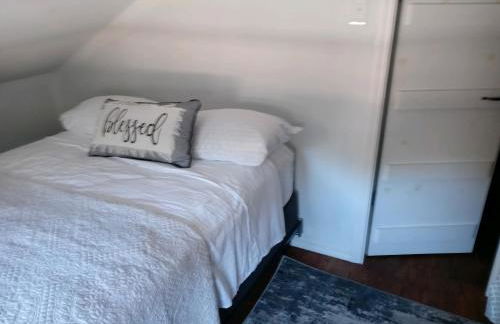 Getaway Country Cottage -Entire House w/ Fireplace - Foto 15