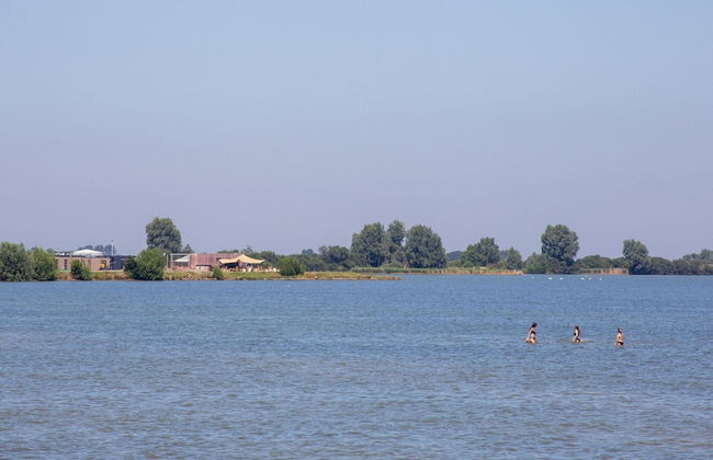 Modern Holiday Home With a Deco Fireplace - Foto 12