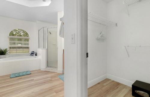 #370-Stunning 4 bed villa with south facing pool and spa with no rear neighbors - Foto 28