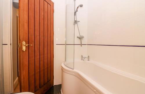 Courtyard Cottage - Photo 15