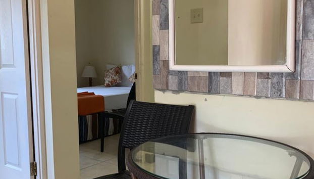 2-bedroom Apt - Enjoy 7 miles of White Sand Beach! 2 Apts by RedAwning - Foto 3, Habitación