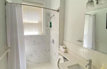 Large DUPLEX Apt 2Bdrm 1Den-Metro - Foto 22