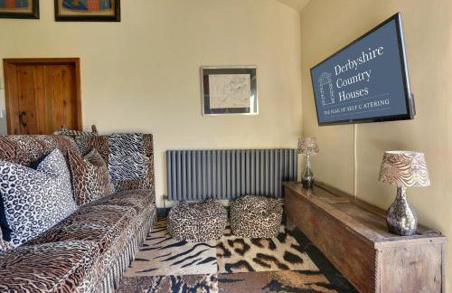 Romantic four poster Cottage private outdoor Hot Tub & Sauna at Harthill Hall plus private daily use of indoor pool and sauna 1 hour per day - Photo 21