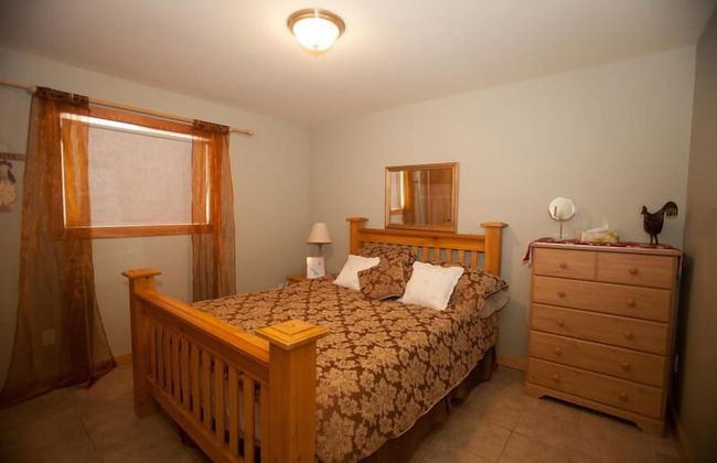 Creekview Court by Apex Accommodations - Photo 4