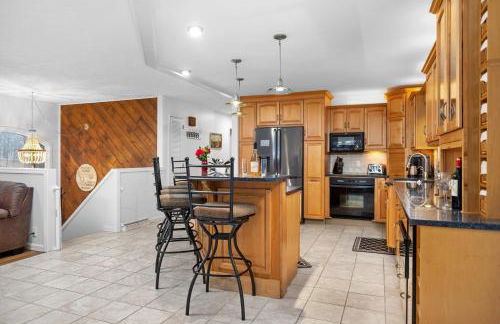 Private & Convenient-Hot tub-Fire Pit-Game room! - Foto 8