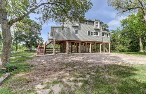 The San Bernard River waterfront provides private access to a spa, boat ramp, and jet skiing - Photo 63