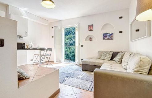 1 Bedroom Beautiful Home In Avegno - Foto 1