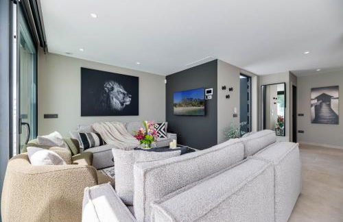 VACATION MARBELLA I Villa Marbesa White Pearl, Two Private Pools, 3min walk to the Beach, Fastest WiFi, Built in 2024 - Photo 13