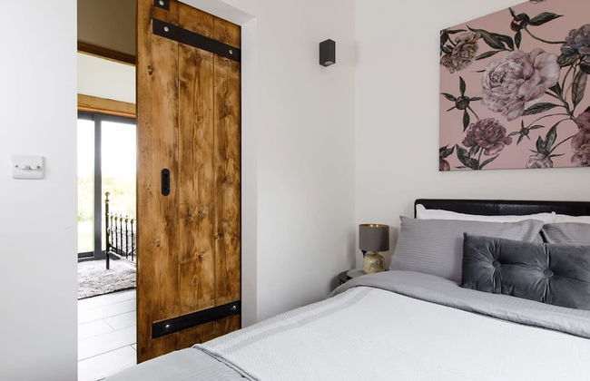 Rural Lodge Retreat With Hot Tub - Photo 15