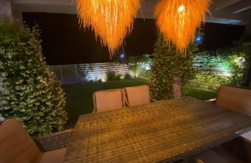 Villa ELi - Luxury Nature Getaway - Strategically located for Beach Exploration - Onsite Power for Electric Vehicle - Foto 66