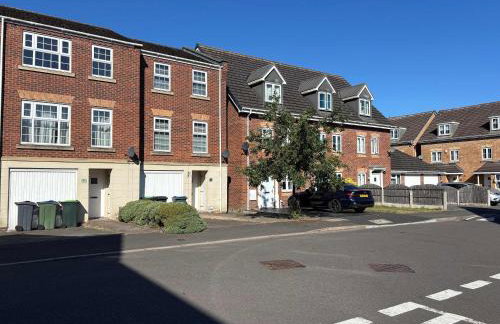 WS10 Contractor House 3 Bed 3 Bath with Parking - Foto 32