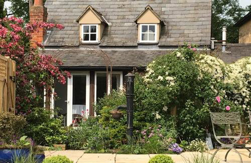 Cornerstone Cottage - Photo 2