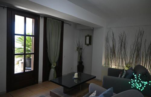 Tranquil Infinity Pool Getaway (private jacuzzi and steam bath, pool, garden, sea and city views) - Foto 34