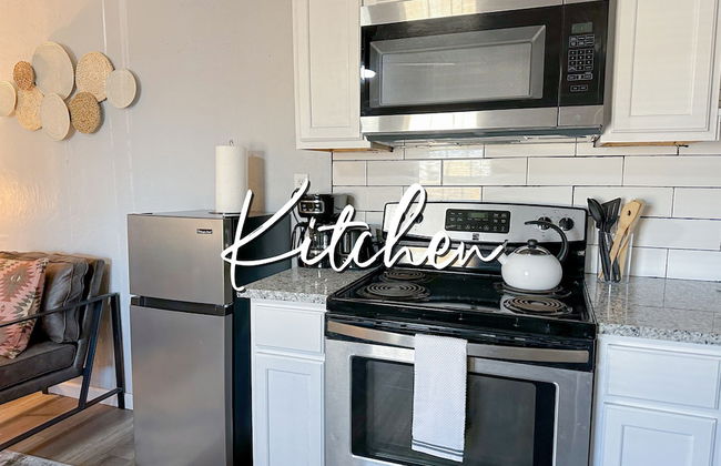 Affordable Downtown Studio With Full Kitchen 32A - Photo 4