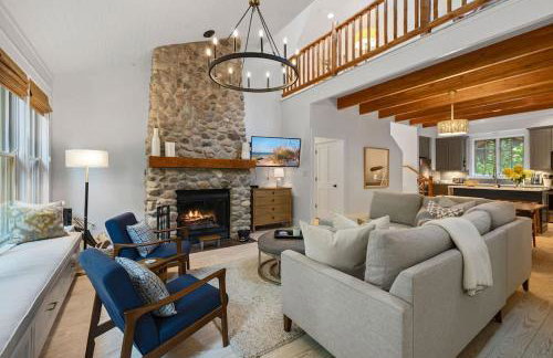 Bella and Dulce's Lakehouse by Juniper Holiday + Home - Photo 10