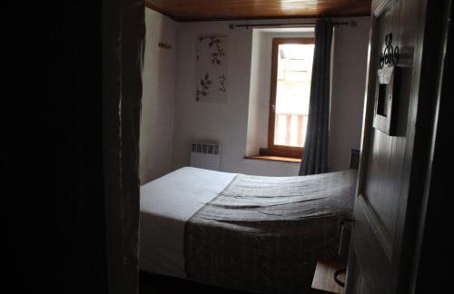 Maison de charme calme entourée de montagne - Foto 17