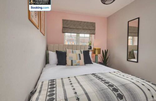 Modern 2BDR House By Homebird Property Management Short Lets & Serviced Accommodation Leeds With Private Parking & Free WiFi - Photo 3