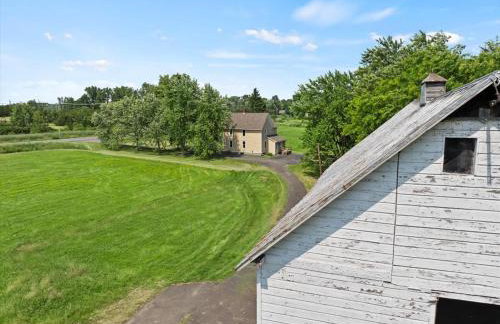 Hudson Restored Farmhouse with Fire Pit - Foto 37