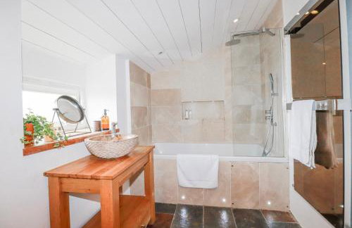 Roughtor Barn - Photo 23