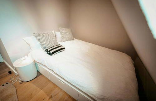 Renovated Semi-Detached House With Garden Views - Foto 30