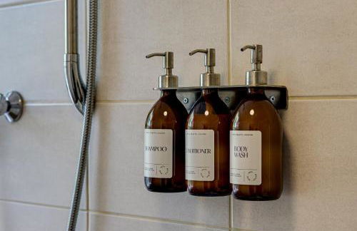 Country Charm Cottage Sleeps 4 & Free Parking - Photo 44