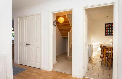 4 Bed Detached Home-Gloucester-Sleeps 10-Parking for 3-Work or Leisure - Foto 14