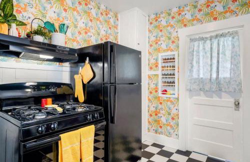 Bright and Quirky Hillcrest Craftsman - Photo 17