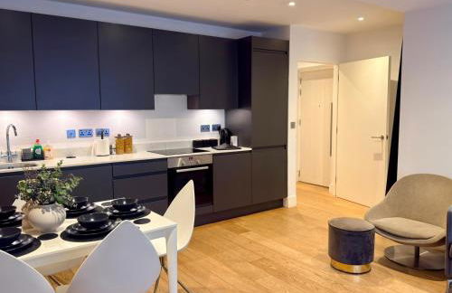 Modern & Luxurious 2-bed by ABBA, O2 & Canary Wharf - Photo 4