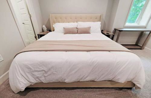 Magazine-Featured Mansion, Golf Green, Casino, etc - Foto 29