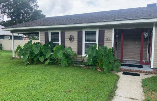 Cheerful two bedroom house 1.5 miles from beach. - Foto 13