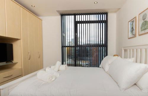 Central Gem: Cosy 2BR with Private Balcony - Foto 16