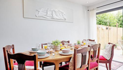 Beautiful 5 bed house, relaxing garden and driveway parking 10 min to the beach - Foto 4