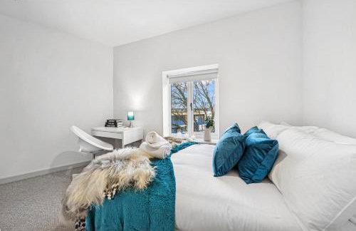 Modern & Cozy Private Double Room - Shared House by AltoLuxo Short Lets & Serviced Accommodation with Free WiFi & Parking - Foto 6