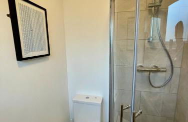 Modern Coastal Retreat, 5-Bedroom, 4-Bathroom Home, with Parking in Portsoy - Foto 17