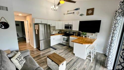 F Lakefront! Remodeled, Sleeps 4, Boat Slip, Patio, WiFi, Cable, Pool - Foto 2