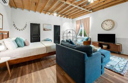 Charming & Spacious Hideaway by Downtown Bryan - Photo 12