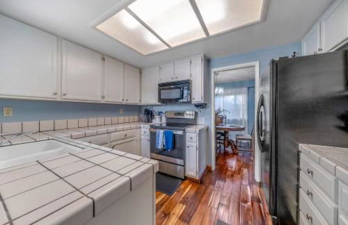 Succulents and Seashells - Coastal Paradise by Beach - Foto 16