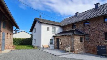 Eifelhof mit Obstbaumwiese - Foto 2