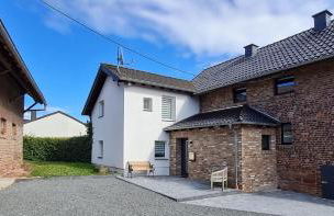 Eifelhof mit Obstbaumwiese - Foto 2