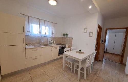 Apartments Ana Žaborić, 50 m od šljunčane plaže - Foto 35