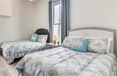 Walk to The Strand Historic Family Base with Yard! - Foto 30