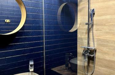 Drewniana chata nad stawem - Foto 2