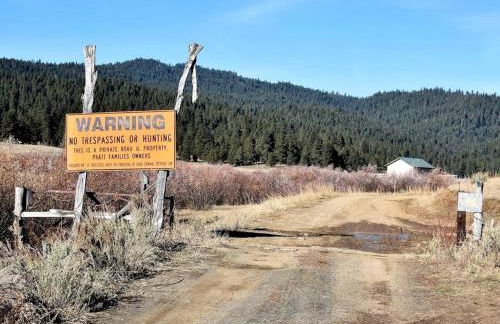 Off-The-Grid Cottage Rental with 360-Degree Mountain Views near Cascade, Idaho - Foto 17