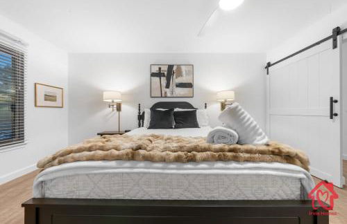 Georgian Oasis with Private Pool - An Irvie Home - Foto 34