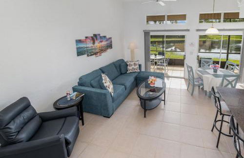 Family Home w/ Pool & Water Views, Near Disney - Foto 8