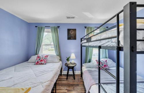 Firepit Games Grill Hot Tub Arcade & King Bed - Photo 47