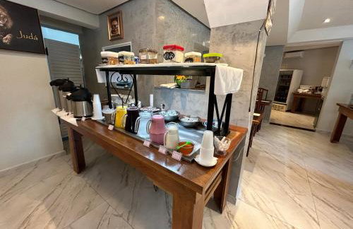 Fabuloso flat 241, Amarílis, Riviera de São Lourenço 3 Piscinas climatizadas carregador veiculo eletrico 2 quartos sendo uma suíte internet 500mb Adega, cozinha equipada completa, serviço de praia fim de semana limpeza trocas de toalhas, - Foto 22