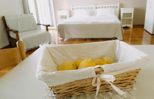 Lorraine's Cottage Style Studios, shared swimming pool and bbq only for guests at Simotata village - Photo 58