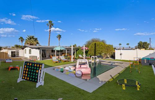 Desert Glow Getaway - Pool - Lounging - Backyard Games - Foto 43