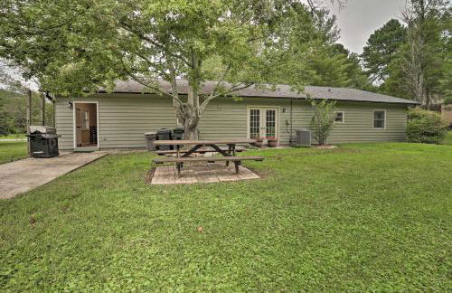 Hendersonville Home with Fire Pit 5 Mi to Downtown! - Foto 28